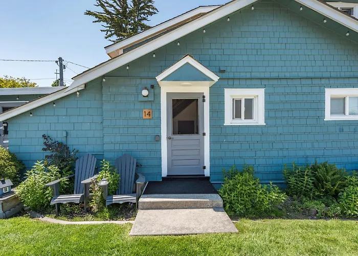Juan De Fuca Waterfront Hotel & Cottages